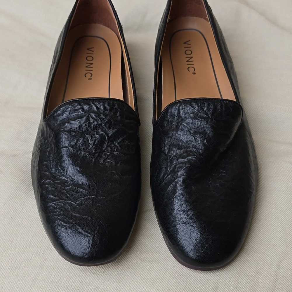 Vionic Willa II - Black Leather Slip-On Design Flats - Picture 14 of 14